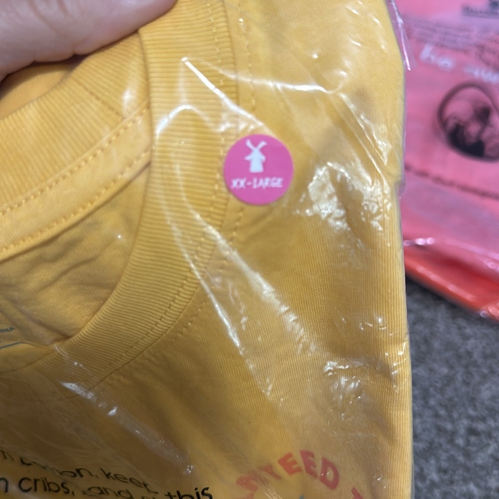 Dutch Bros NWT BRAND NEW IN PACKAGE Yellow "Guaranteed To…"
LARGE+XXL RARE 2X - Picture 10 of 10